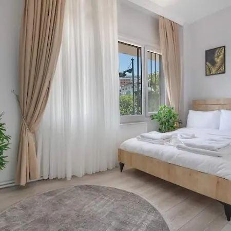 Modern 2br In The Hearth Of The